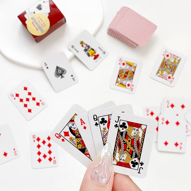 Vì sao tú lơ khơ được yêu thích đến vậy?